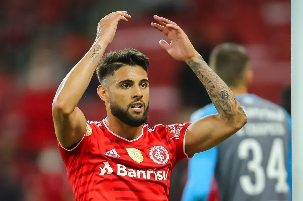 Yuri Alberto jogador do Internacional durante partida contra o Gremio no estadio Beira-Rio pelo campeonato Brasileiro A 2021. Foto: Pedro H. Tesch/AGIF