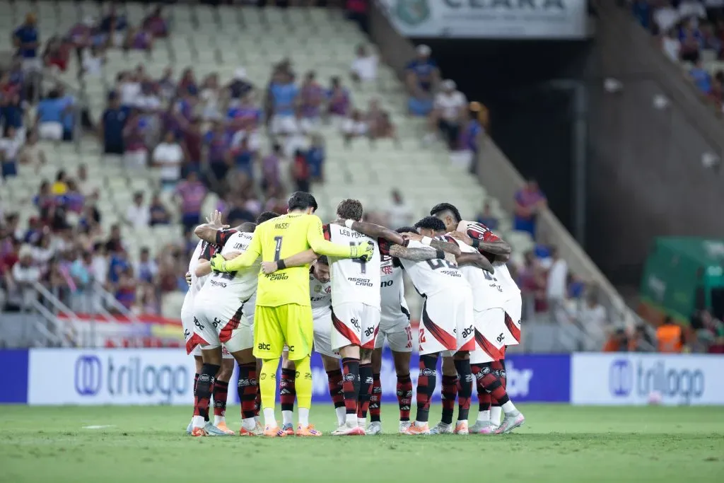 CE – FORTALEZA – 25/10/2025 – BRASILEIRO A 2025, FORTALEZA X FLAMENGO – Jogadores do Flamengo posam para foto antes na partida contra Fortaleza no estadio Arena Castelao pelo campeonato Brasileiro A 2025. Foto: Baggio Rodrigues/AGIF