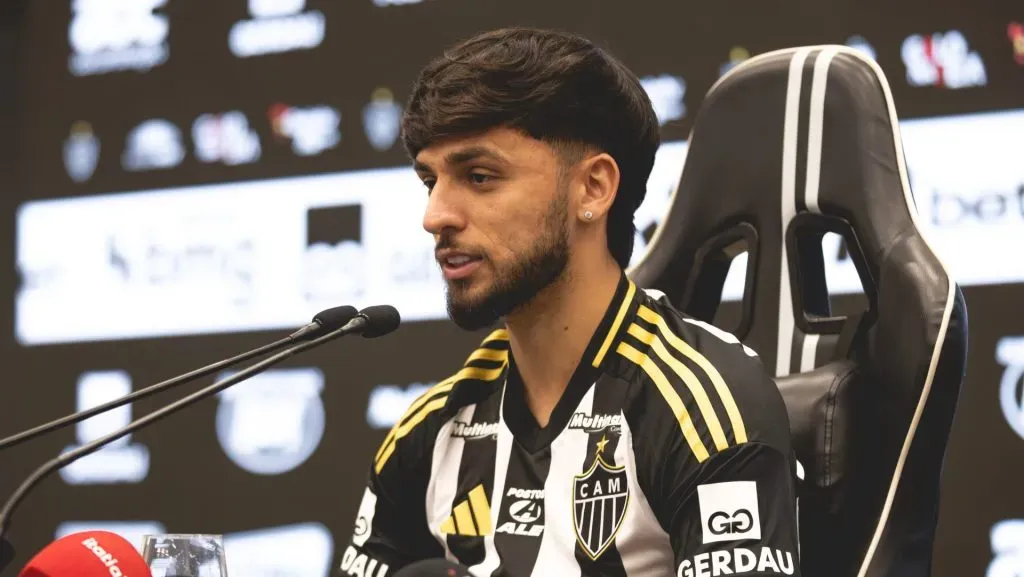 Biel durante entrevista de apresentação no Atlético-MG