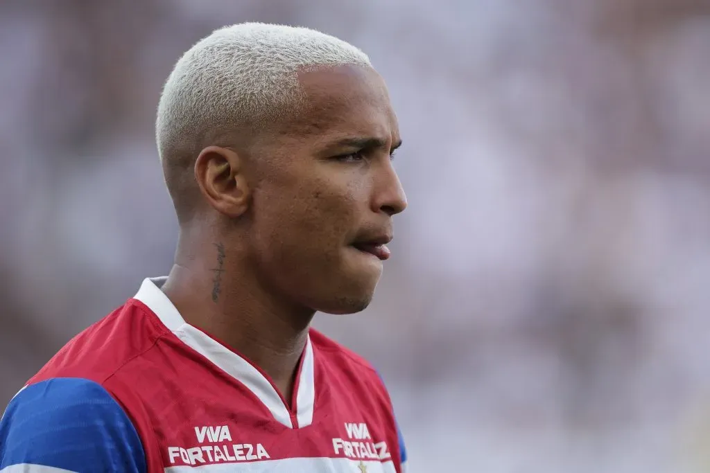 Deyverson durante partida contra o Corinthians no Campeonato Brasileiro de 2025. Foto: Ettore Chiereguini/AGIF