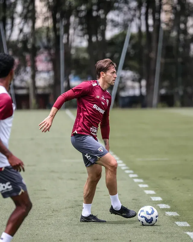 Rafael Tolói treinando no São Paulo – Foto: Erico Leonan / São Paulo FC