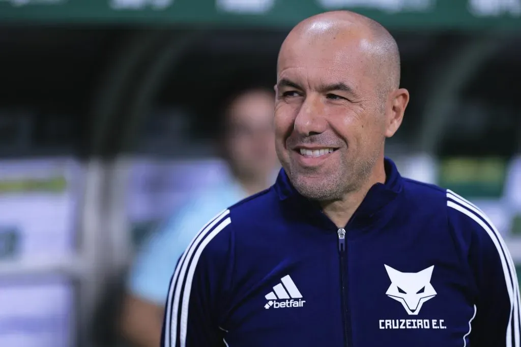 Leonardo Jardim deve ganhar aumento salarial no Cruzeiro. Foto: Ettore Chiereguini/AGIF