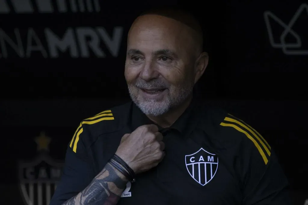 Sampaoli tecnico do Atlético-MG durante partida contra o Ceará no Campeonato Brasileiro de 2025. Foto: Fernando Moreno/AGIF