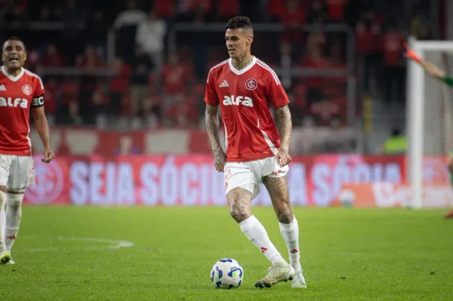 Richard jogador do Internacional durante partida contra o São Paulo – Foto: Maxi Franzoi/AGIF