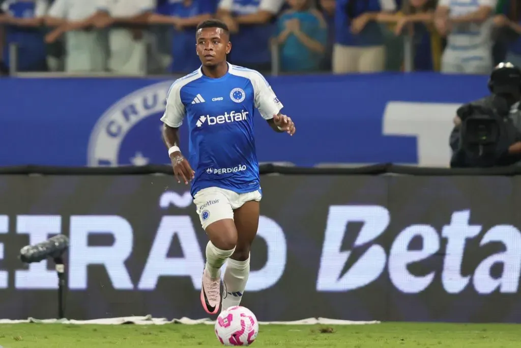 Keny Arroyo jogador do Cruzeiro durante partida contra o Fortaleza – Foto: Gilson Lobo/AGIF