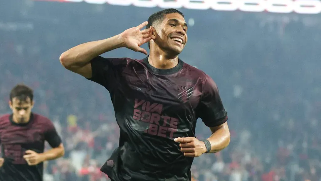 Julimar brilhou na vitória do Athletico-PR sobre o Amazonas na Série B. Foto: AGIF