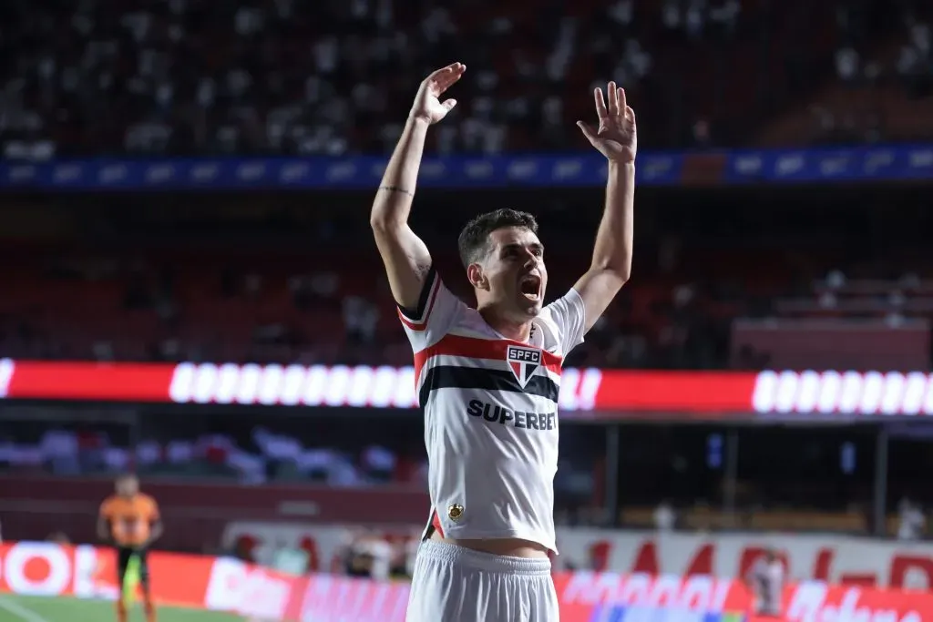 Oscar jogador do Sao Paulo comemora seu gol durante partida contra o Mirassol no estadio Morumbi pelo campeonato Paulista 2025. Foto: Marcello Zambrana/AGIF