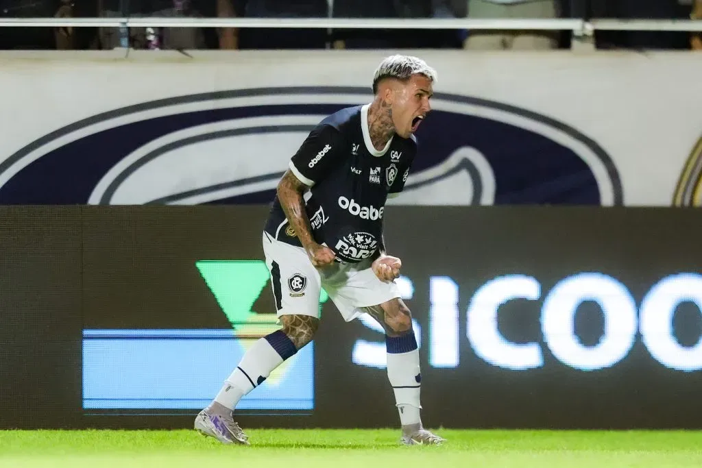 Diego Hernández está se destacando pelo Remo – Foto: Fernando Torres/AGIF.