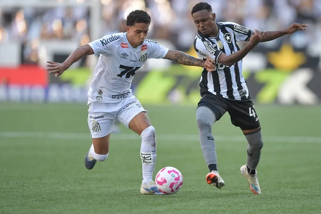 Jeffinho jogador do Botafogo durante partida contra o Santos- Foto: Thiago Ribeiro/AGIF