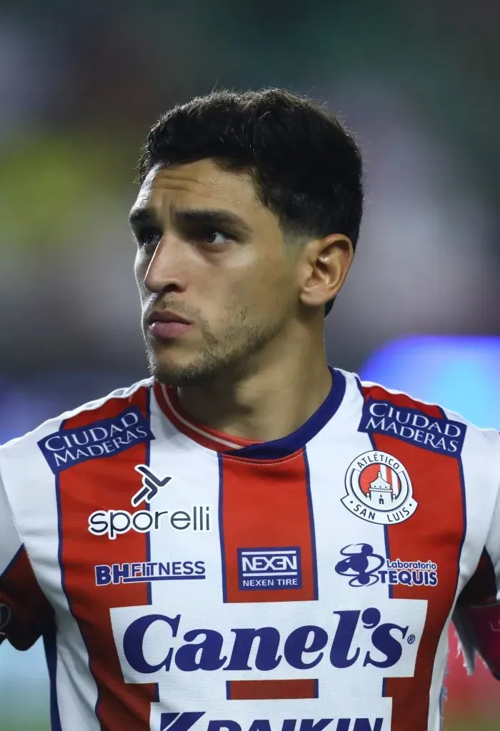 MAZATLAN, MEXICO – OCTOBER 03: Juan Sanabria of San Luis looks on during the 12th round match between Mazatlan FC and Atletico San Luis as part of the Torneo Apertura 2025 Liga MX at Estadio El Encanto on October 03, 2025 in Mazatlan, Mexico. (Photo by Sergio Mejia/Getty Images)