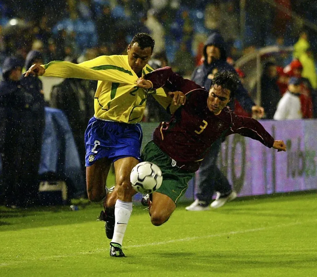 Cafu pelo Brasil em partida diante de Portugal. (Photo by Ben Radford/Getty Images)