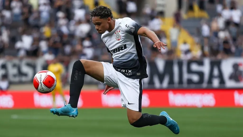 Dieguinho em campo pelo Timão. Foto: Marco Miatelo/AGIF