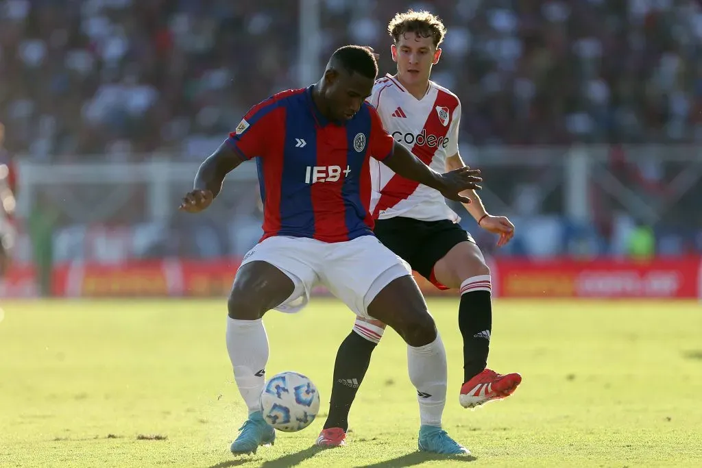 Jhohan Romana atuando em San Lorenzo x River Plate – (Photo by Daniel Jayo/Getty Images)