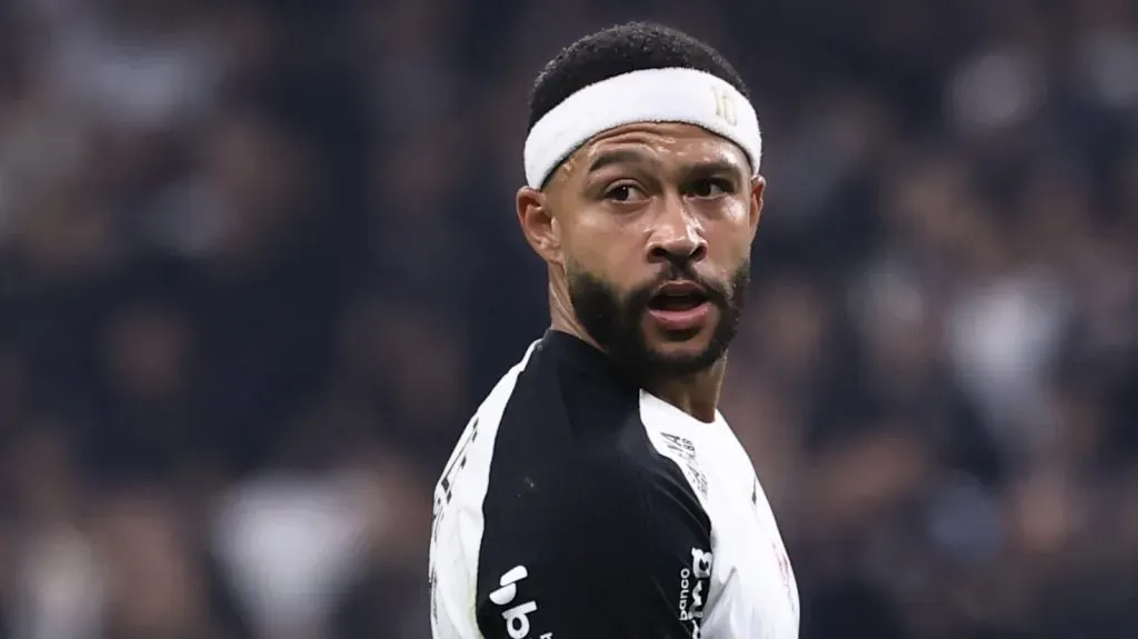 Memphis Depay em campo pelo Timão. Foto: Marcello Zambrana/AGIF