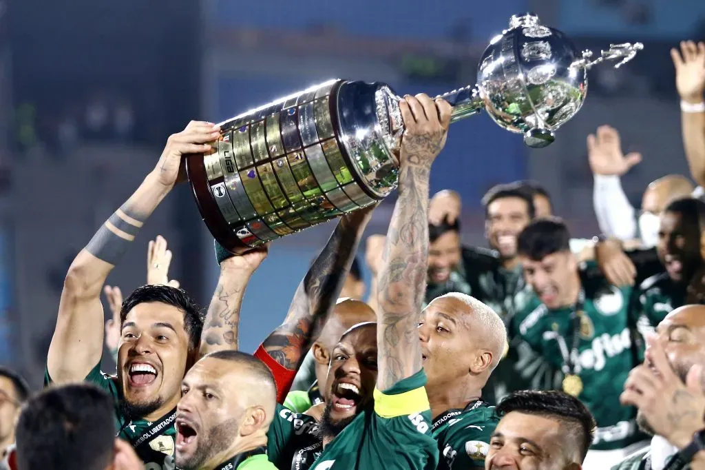 Palmeiras supera o Flamengo e levanta a taça Libertadores de 2021. (Photo by Ernesto Ryan/Getty Images)