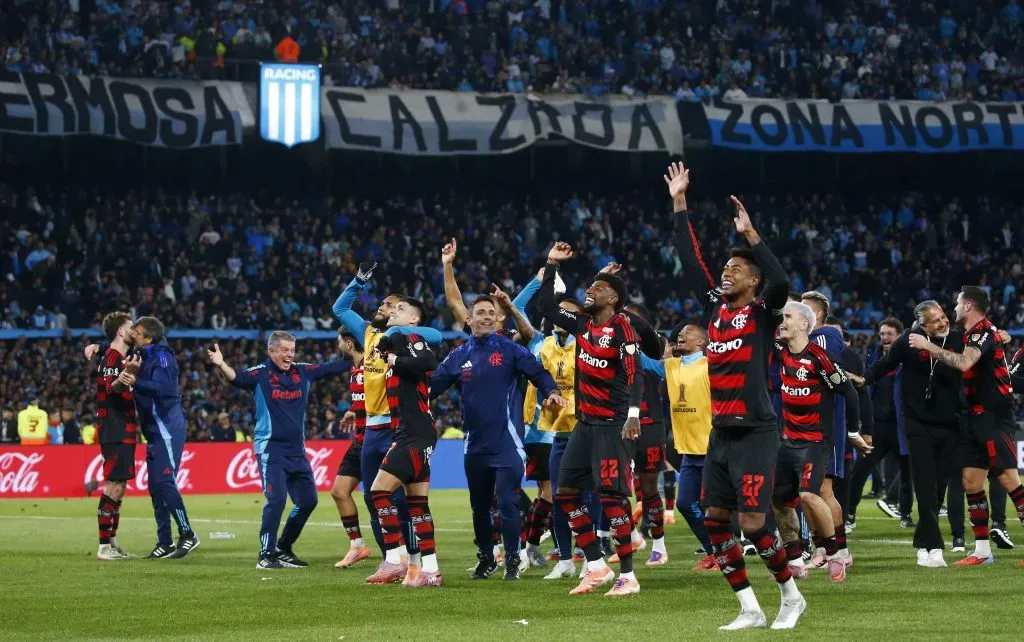 Flamengo comemorando classificação para final da Libertadores. (Photo by Marcos Brindicci/Getty Images)