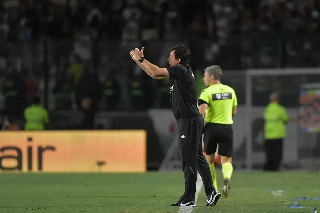 Fernando Diniz tecnico do Vasco durante partida contra o Cruzeiro – . Foto: Thiago Ribeiro/AGIF