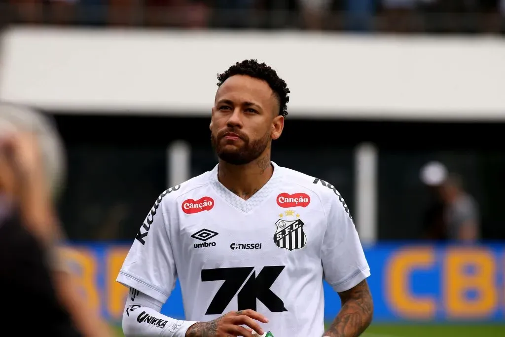 SP – SANTOS – 01/11/2025 – BRASILEIRO A 2025, SANTOS X FORTALEZA – Neymar Jr jogador do Santos durante partida contra o Fortaleza no estadio Vila Belmiro pelo campeonato Brasileiro A 2025. Foto: Mauricio De Souza/AGIF