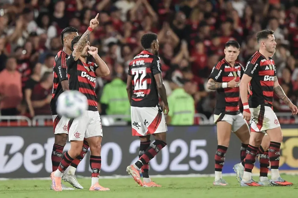 De Arrascaeta jogador do Flamengo comemora seu gol durante partida contra o Sport no estadio Maracana pelo campeonato Brasileiro A 2025. Foto: Thiago Ribeiro/AGIF