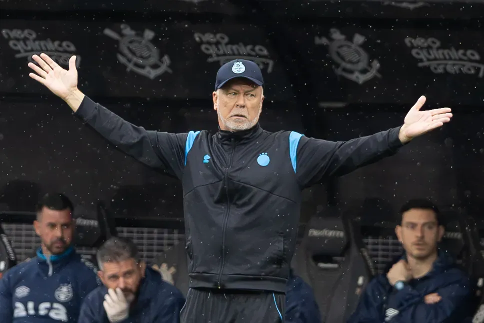 Mano Menezes tecnico do Gremio durante partida contra o Corinthians no estadio Arena Corinthians pelo campeonato Brasileiro A 2025. Foto: Joisel Amaral/AGIF