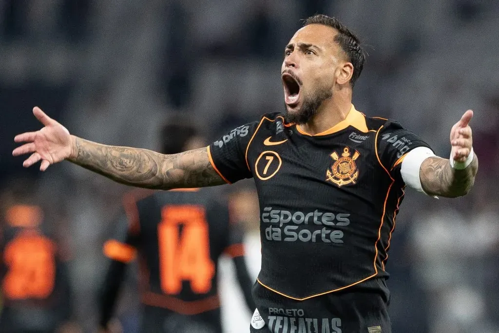 SP – SAO PAULO – 18/10/2025 – BRASILEIRO A 2025, CORINTHIANS X ATLETICO-MG – Maycon jogador do Corinthians comemora seu gol durante partida contra o Atletico-MG no estadio Arena Corinthians pelo campeonato Brasileiro A 2025. Foto: Joisel Amaral/AGIF