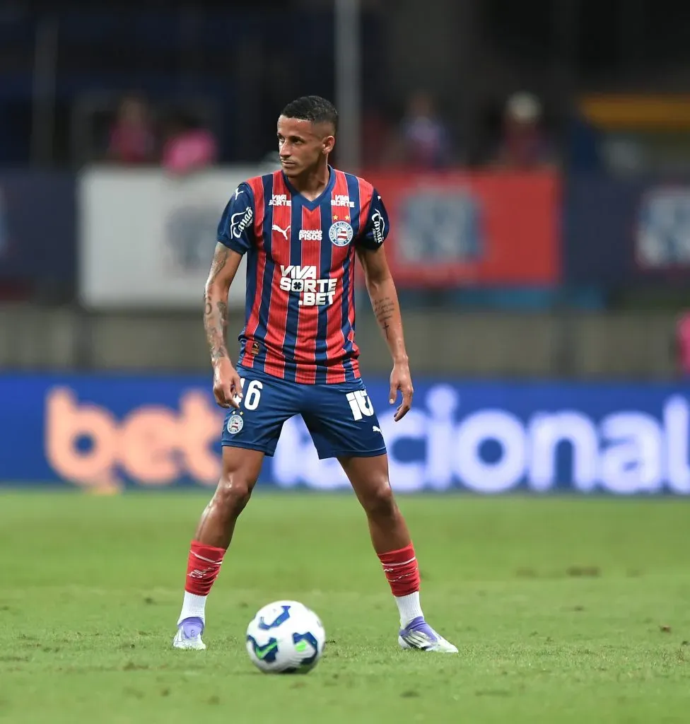 BA – SALVADOR – 03/11/2025 – ARQUIVO, LUCIANO JUBA JOGADOR BAHIA -Luciano Juba jogador do Bahia durante partida no estadio Arena Fonte Nova pelo campeonato Brasileiro A 2025. Foto: Jhony Pinho/AGIF