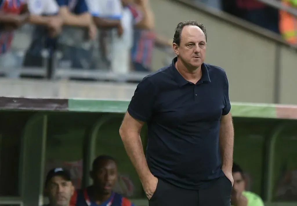 Rogério Ceni a beira do campo comandando o Bahia – Foto: Jhony Pinho/AGIF