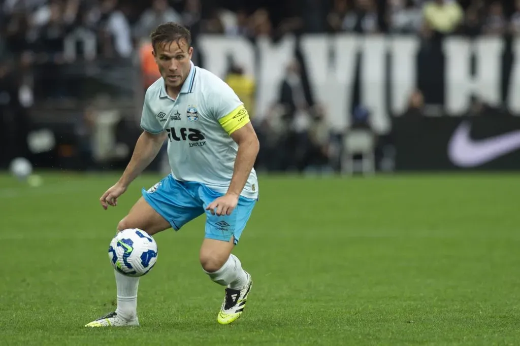 SP – SAO PAULO – 02/11/2025 – BRASILEIRO A 2025, CORINTHIANS X GREMIO – Arthur jogador do Gremio durante partida contra o Corinthians no estadio Arena Corinthians pelo campeonato Brasileiro A 2025. Foto: Anderson Romao/AGIF