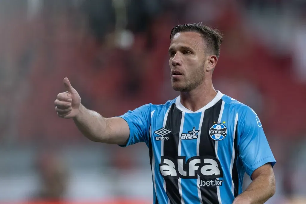 Arthur jogador do Gremio durante partida contra o Internacional no estadio Beira-Rio pelo campeonato Brasileiro A 2025. Foto: Liamara Polli/AGIF