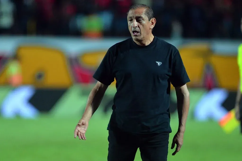 Ramon Diaz, técnico do Internacional durante partida contra o Vitoria – Foto: Walmir Cirne/AGIF
