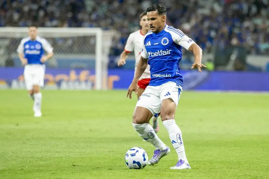 Kaiki durante partida contra o Bragantino no Campeonato Brasileiro de 2025. Foto: Fernando Moreno/AGIF