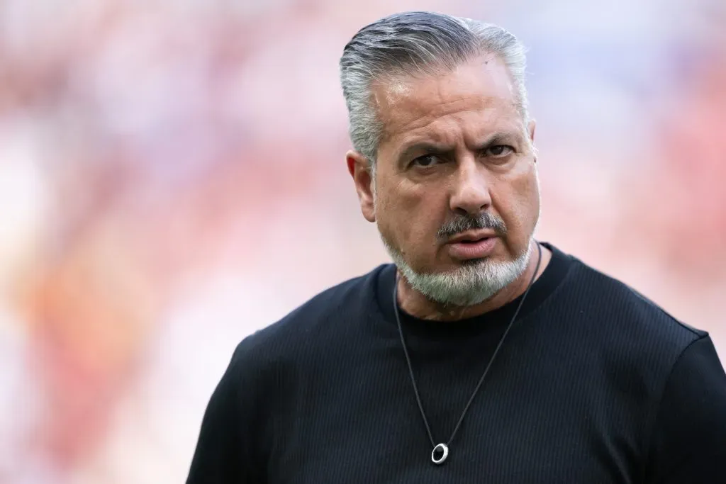 RJ – RIO DE JANEIRO – 31/08/2025 – BRASILEIRO A 2025, FLAMENGO X GREMIO – Jose Boto diretor de futebol do Flamengo durante partida contra o Gremio no estadio Maracana pelo campeonato Brasileiro A 2025. Foto: Jorge Rodrigues/AGIF