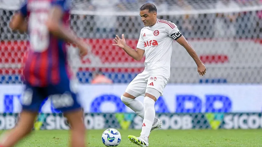 Gabriel Mercado, jogador do Internacional, durante partida contra o Bahia na Arena Fonte Nova pelo Campeonato Brasileiro 2025. Foto: Jhony Pinho/AGIF
