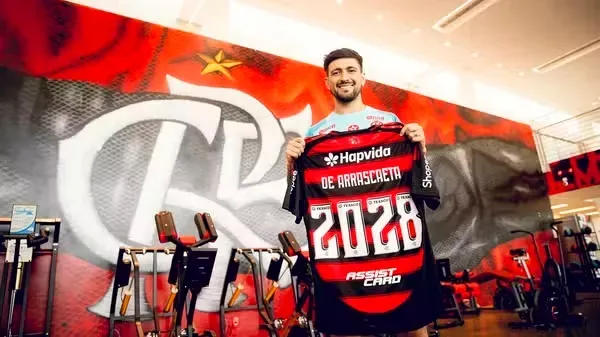 Arrascaeta assina novo contrato no Flamengo. oto: Adriano Fontes/Flamengo