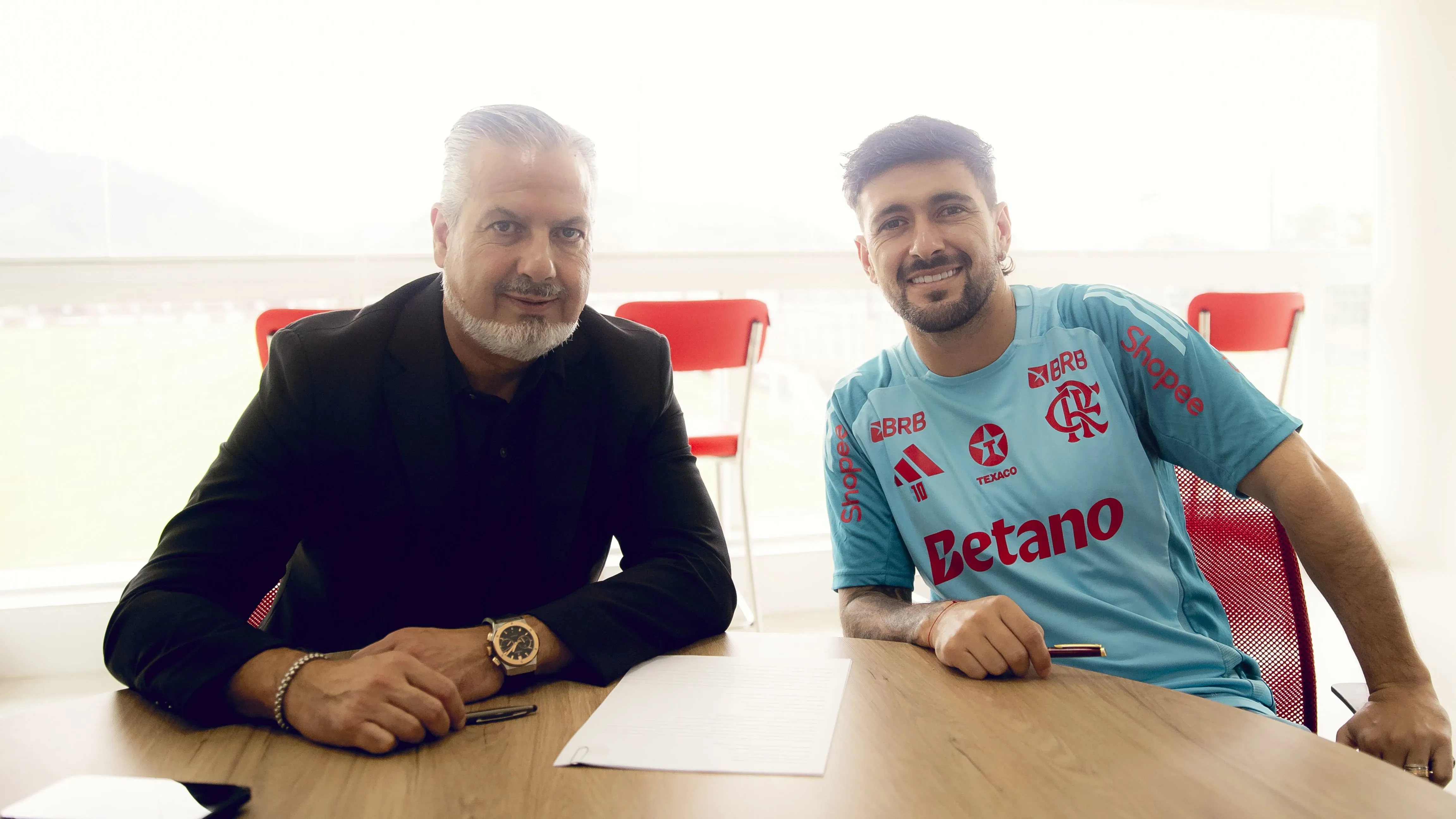 José Boto e Arrascaeta. Foto: Adriano Fontes/Flamengo