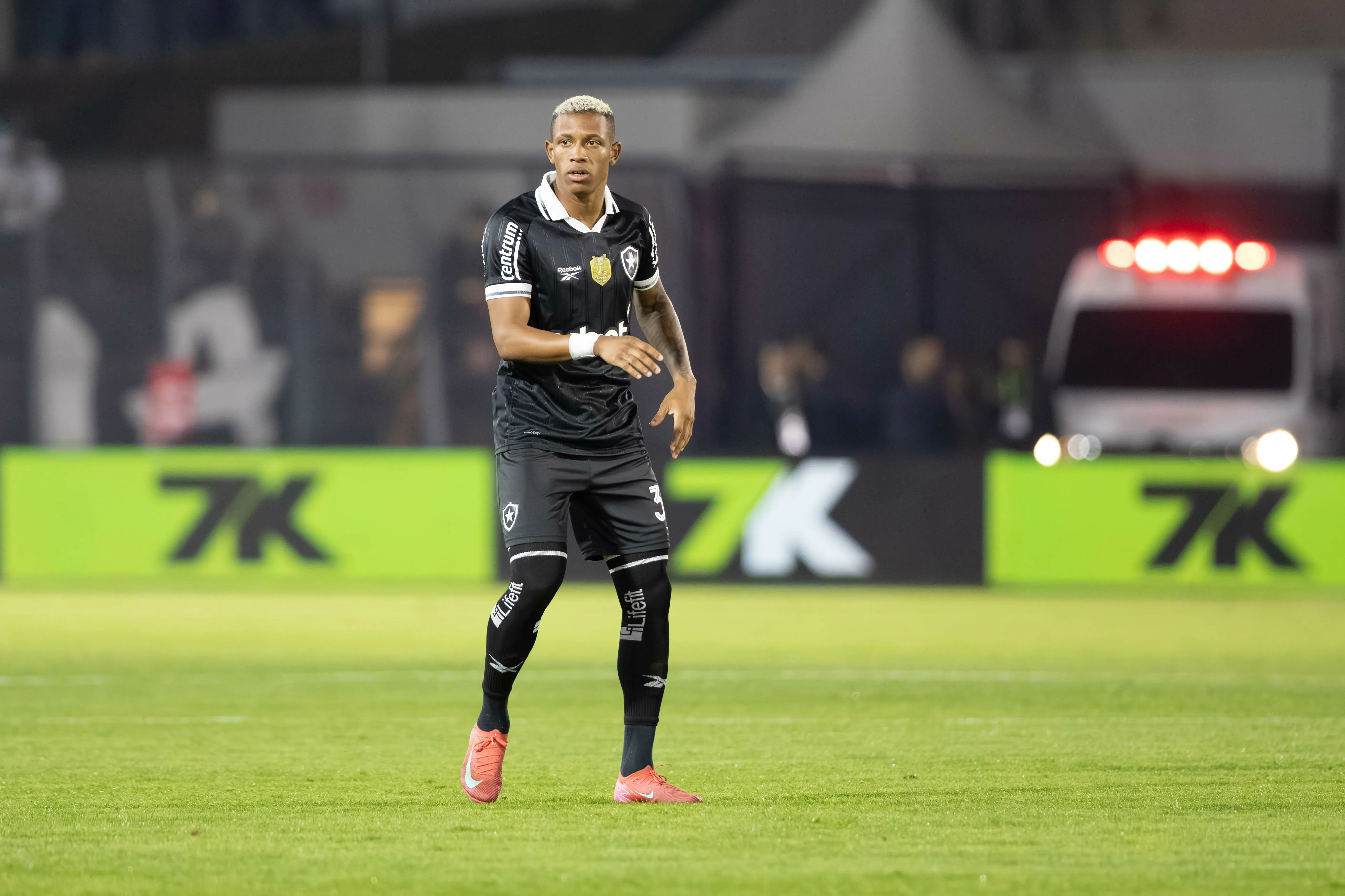 DANILO jogador do Botafogo durante partida contra o Bragantino no estadio Cicero De Souza Marques pelo campeonato Copa Do Brasil 2025. Foto: Joisel Amaral/AGIF
