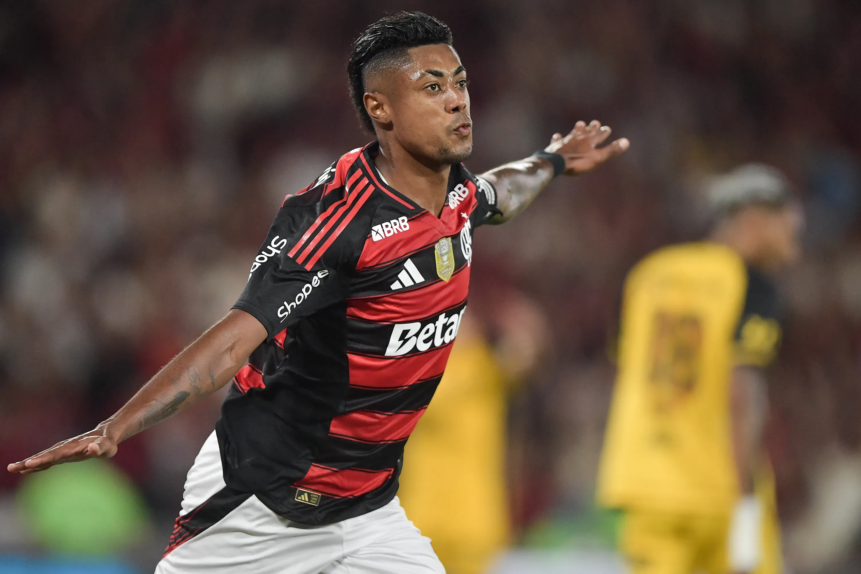 RJ – RIO DE JANEIRO – 01/11/2025 – BRASILEIRO A 2025, FLAMENGO X SPORT – Bruno Henrique jogador do Flamengo comemora seu gol durante partida contra o Sport no estadio Maracana pelo campeonato Brasileiro A 2025. Foto: Thiago Ribeiro/AGIF