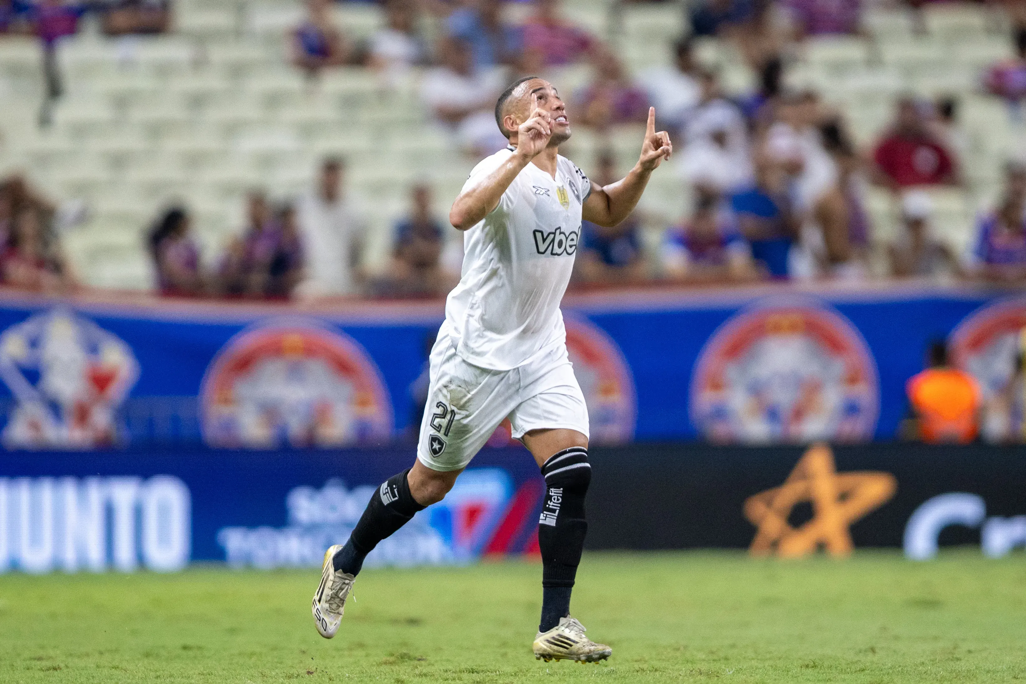 Marçal jogador do Botafogo comemora seu gol durante partida contra o Fortaleza – Foto: Baggio Rodrigues/AGIF