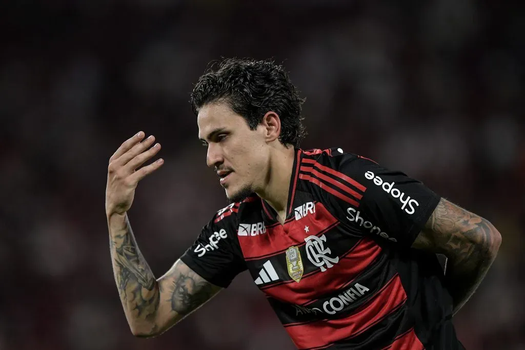 Pedro jogador do Flamengo comemora seu gol durante partida contra o Vitoria no estadio Maracana pelo campeonato Brasileiro A 2025. Foto: Thiago Ribeiro/AGIF
