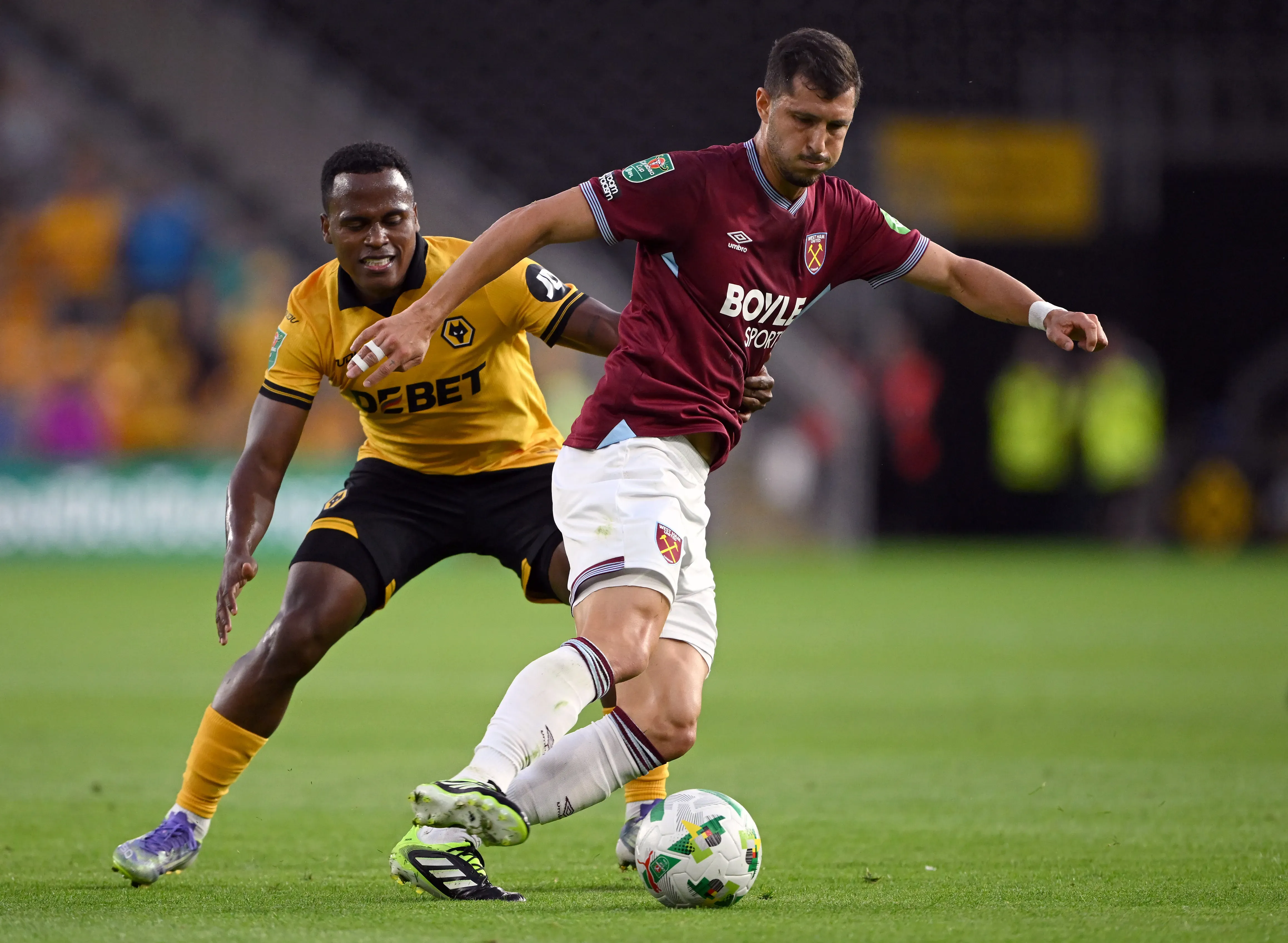 Jhon Arias atuando em Wolverhampton x West Ham – (Photo by Shaun Botterill/Getty Images)