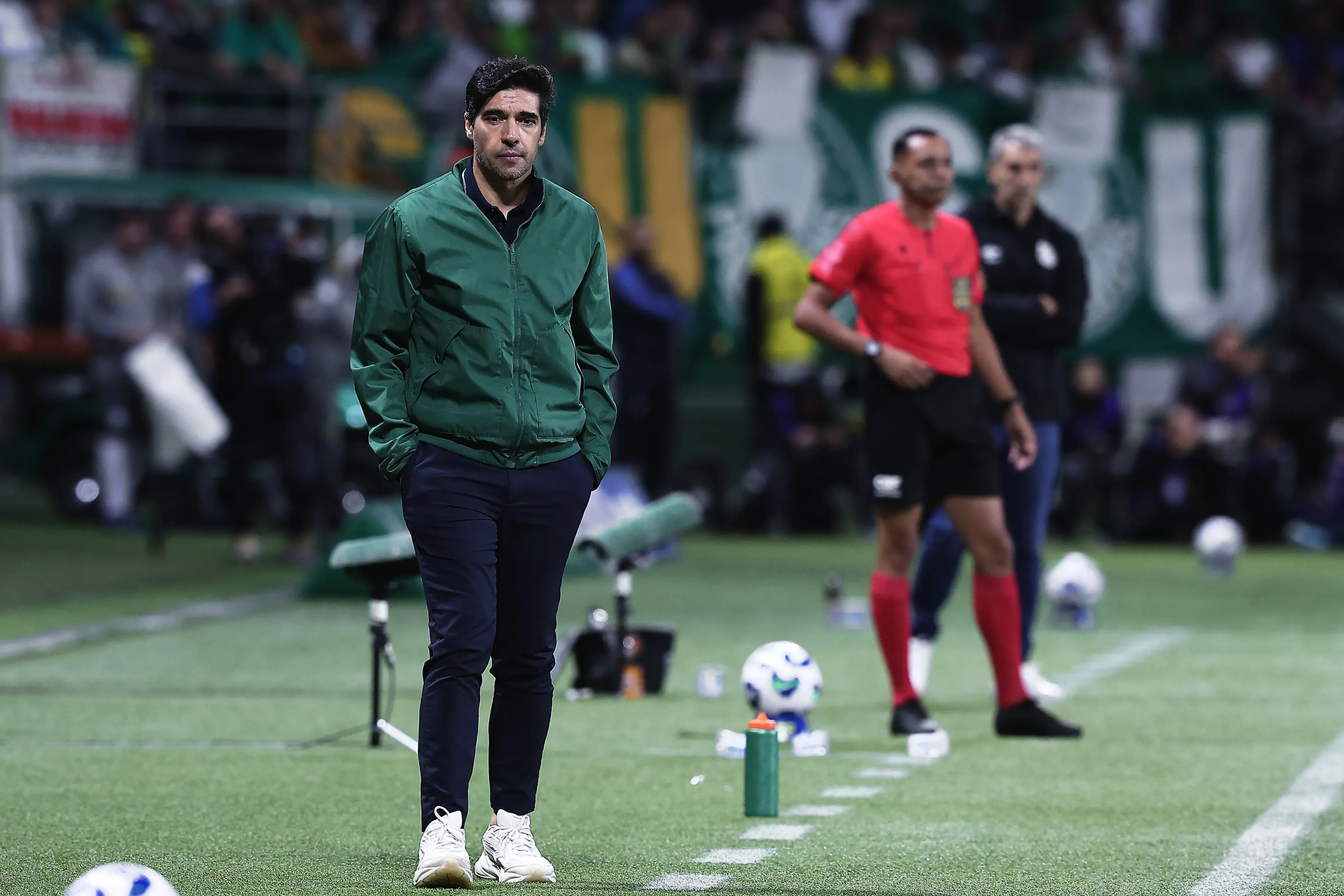 Abel Ferreira técnico do Palmeiras durante partida contra o Santos na Arena Allianz Parque pelo campeonato Brasileiro A 2025. Foto: Ettore Chiereguini/AGIF