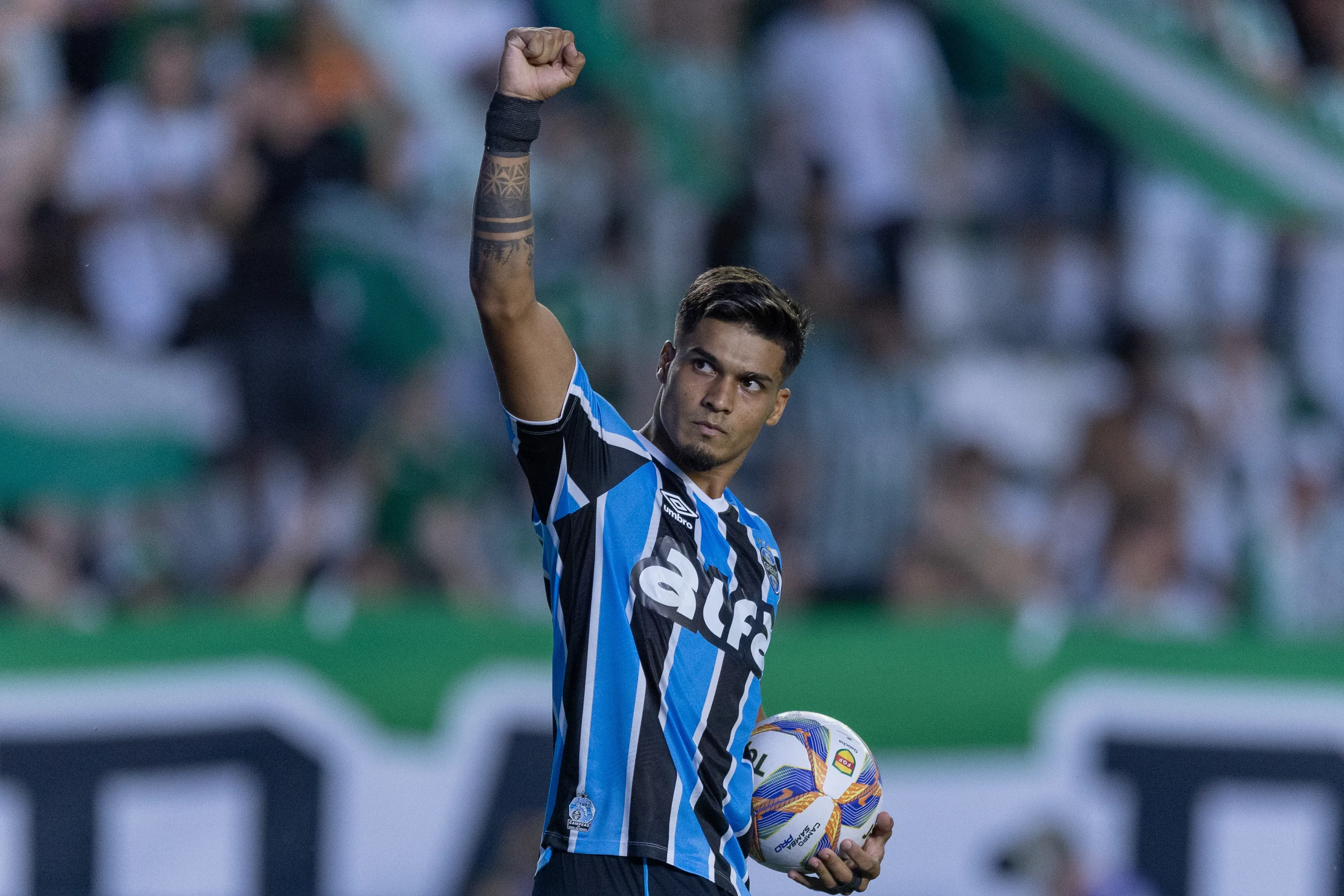 RS – CAXIAS DO SUL – 01/03/2025 – GAUCHO 2025, JUVENTUDE X GREMIO – Arezo jogador do Gremio durante partida contra o Juventude no estadio Alfredo Jaconi pelo campeonato Gaucho 2025. Foto: Liamara Polli/AGIF