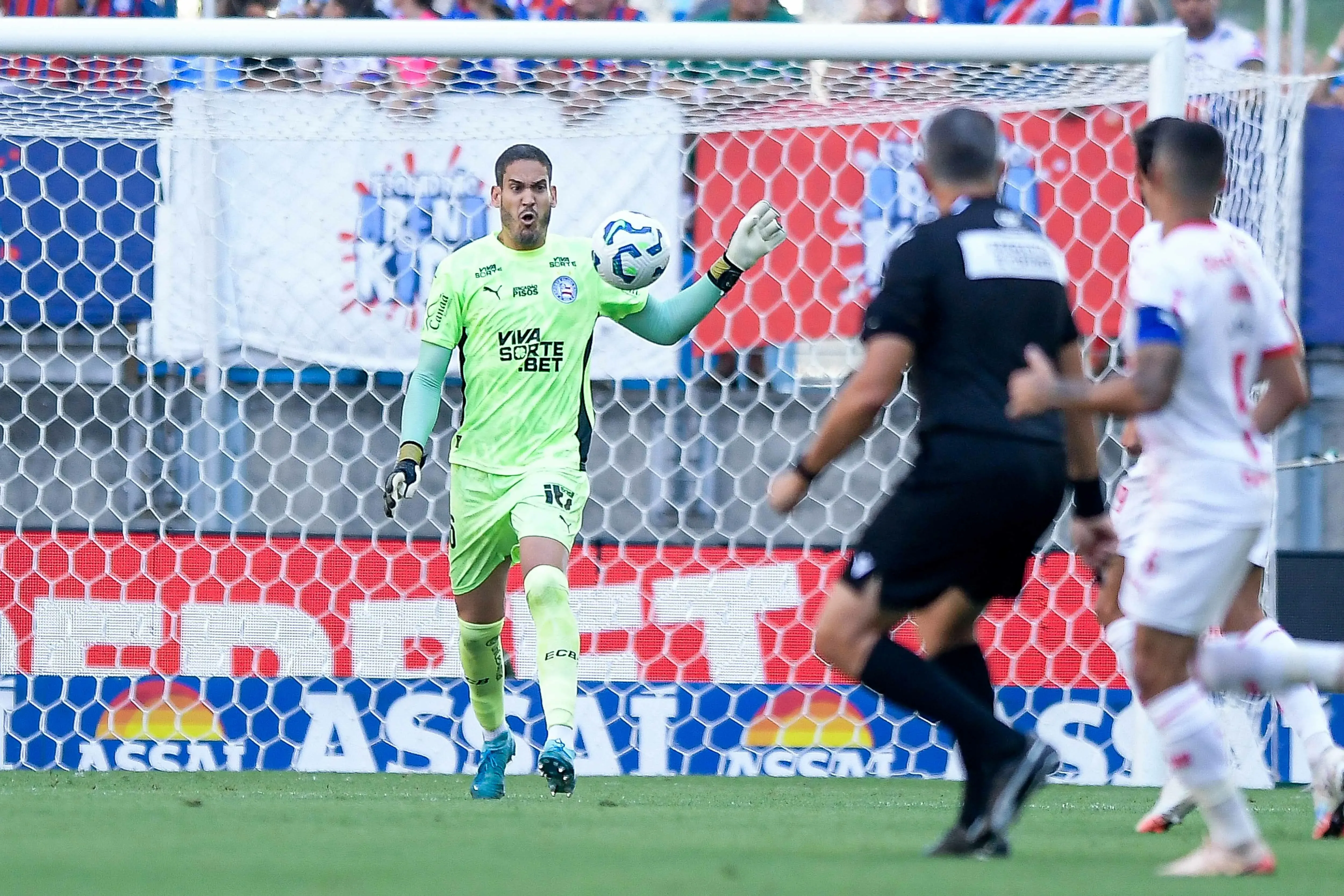 BA – SALVADOR – 02/11/2025 – BRASILEIRO A 2025, BAHIA X BRAGANTINO – Ronaldo jogador do Bahia durante partida contra o Bragantino no estadio Arena Fonte Nova pelo campeonato Brasileiro A 2025. Foto: Jhony Pinho/AGIF