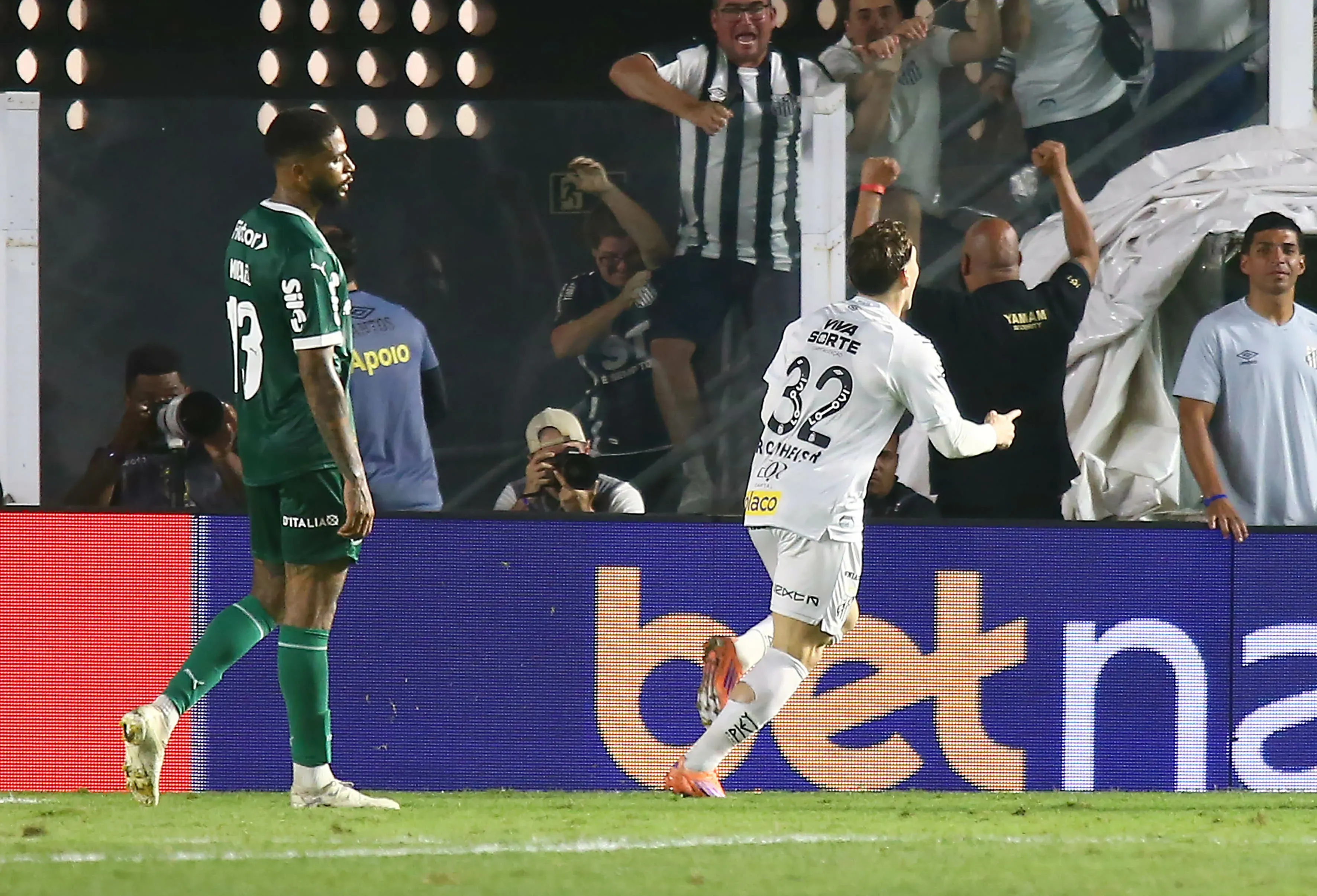 Momento do gol do Santos que complicou o Internacional no Brasileirão Foto: Mauricio De Souza/AGIF