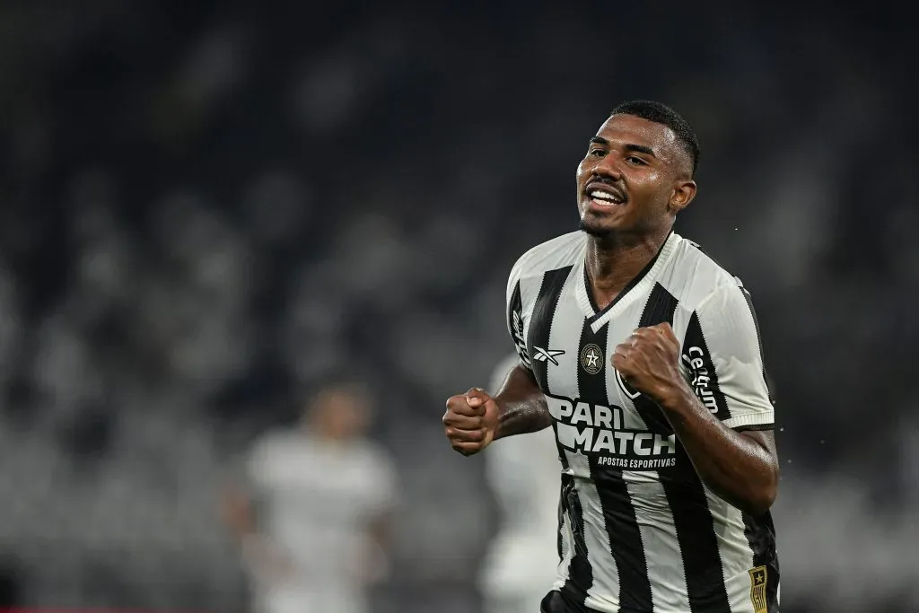 Cuiabano jogador do Botafogo comemora seu gol durante partida contra o Atletico-MG no estadio Engenhao pelo campeonato Brasileiro A 2024. Foto: Thiago Ribeiro/AGIF