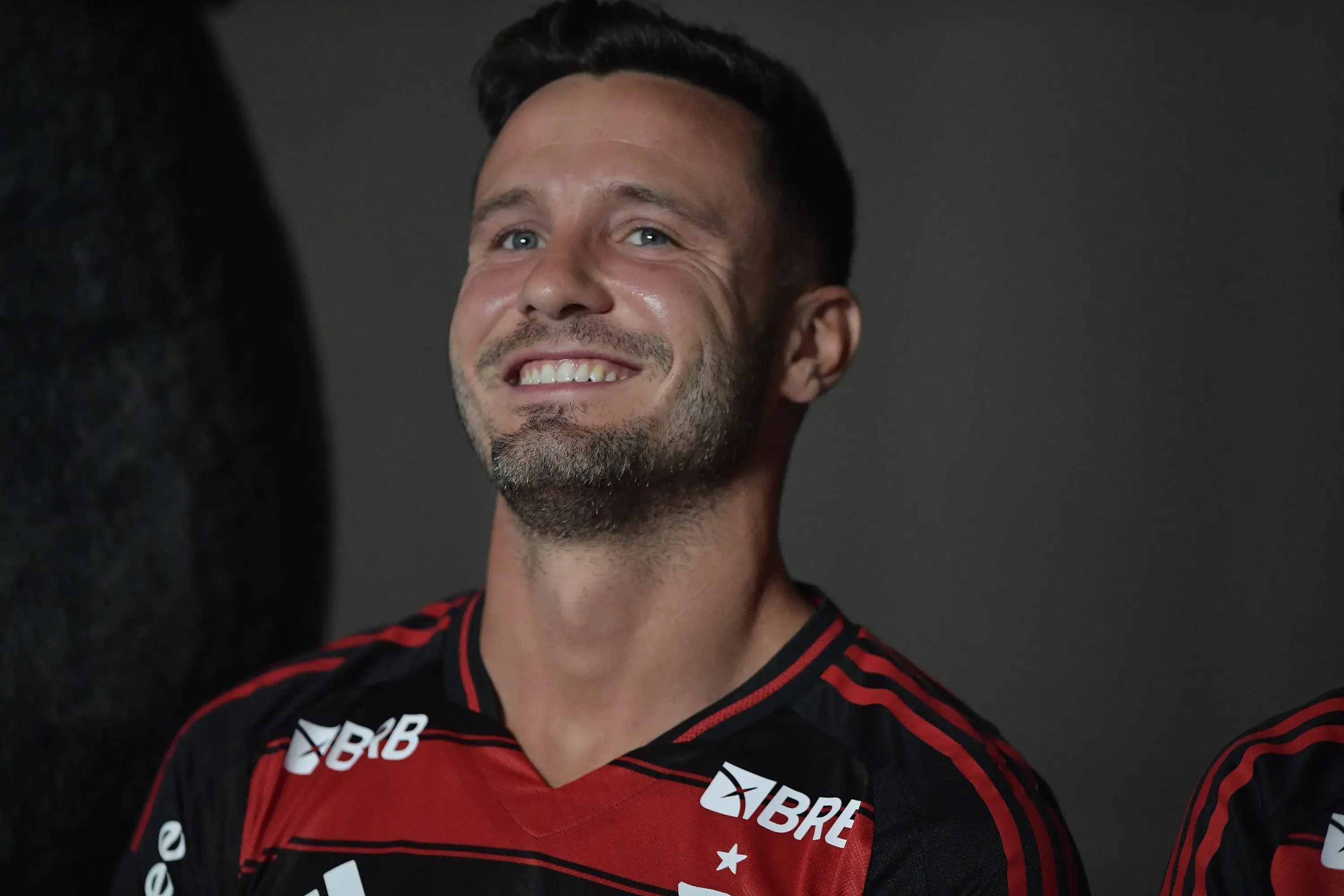 RJ – RIO DE JANEIRO – 27/07/2025 – BRASILEIRO A 2025, FLAMENGO X ATLETICO-MG – Saul jogador do Flamengo antes da partida contra o Atletico-MG no estadio Maracana pelo campeonato Brasileiro A 2025. Foto: Thiago Ribeiro/AGIF