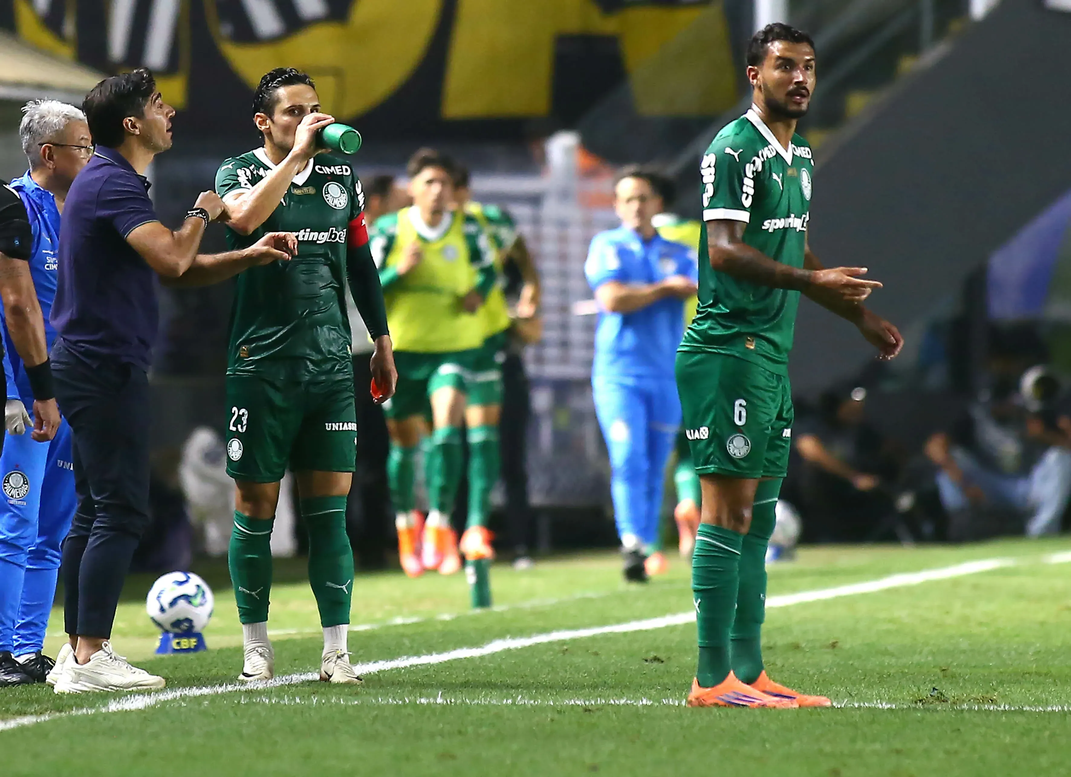 SP – SANTOS – 15/11/2025 – BRASILEIRO A 2025, SANTOS X PALMEIRAS – Abel Ferreira tecnico do Palmeiras durante partida contra o Santos no estadio Vila Belmiro pelo campeonato Brasileiro A 2025. Foto: Mauricio De Souza/AGIF