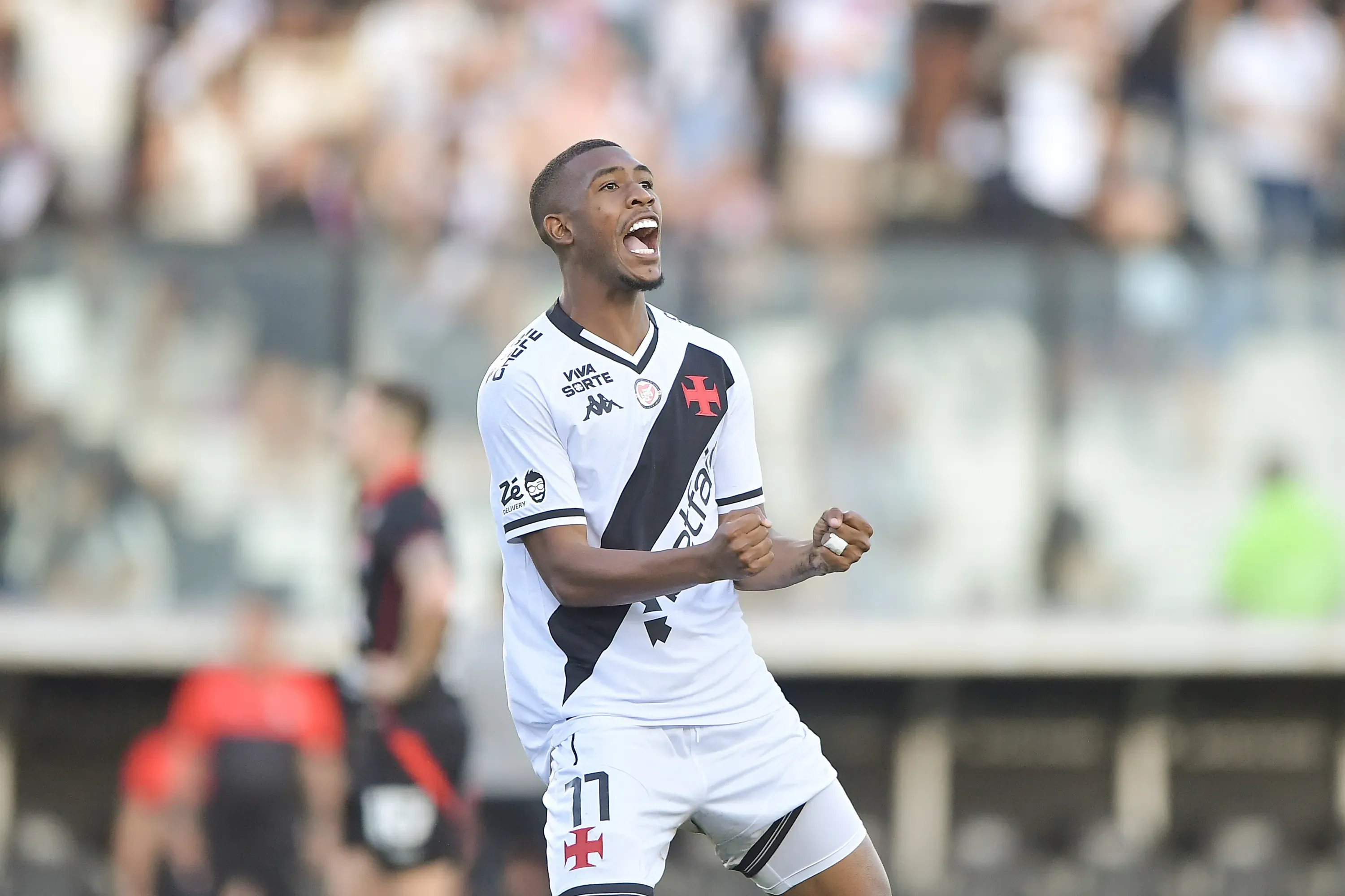 Rayan jogador do Vasco comemora seu gol durante partida contra o Vitoria -Foto: Thiago Ribeiro/AGIF