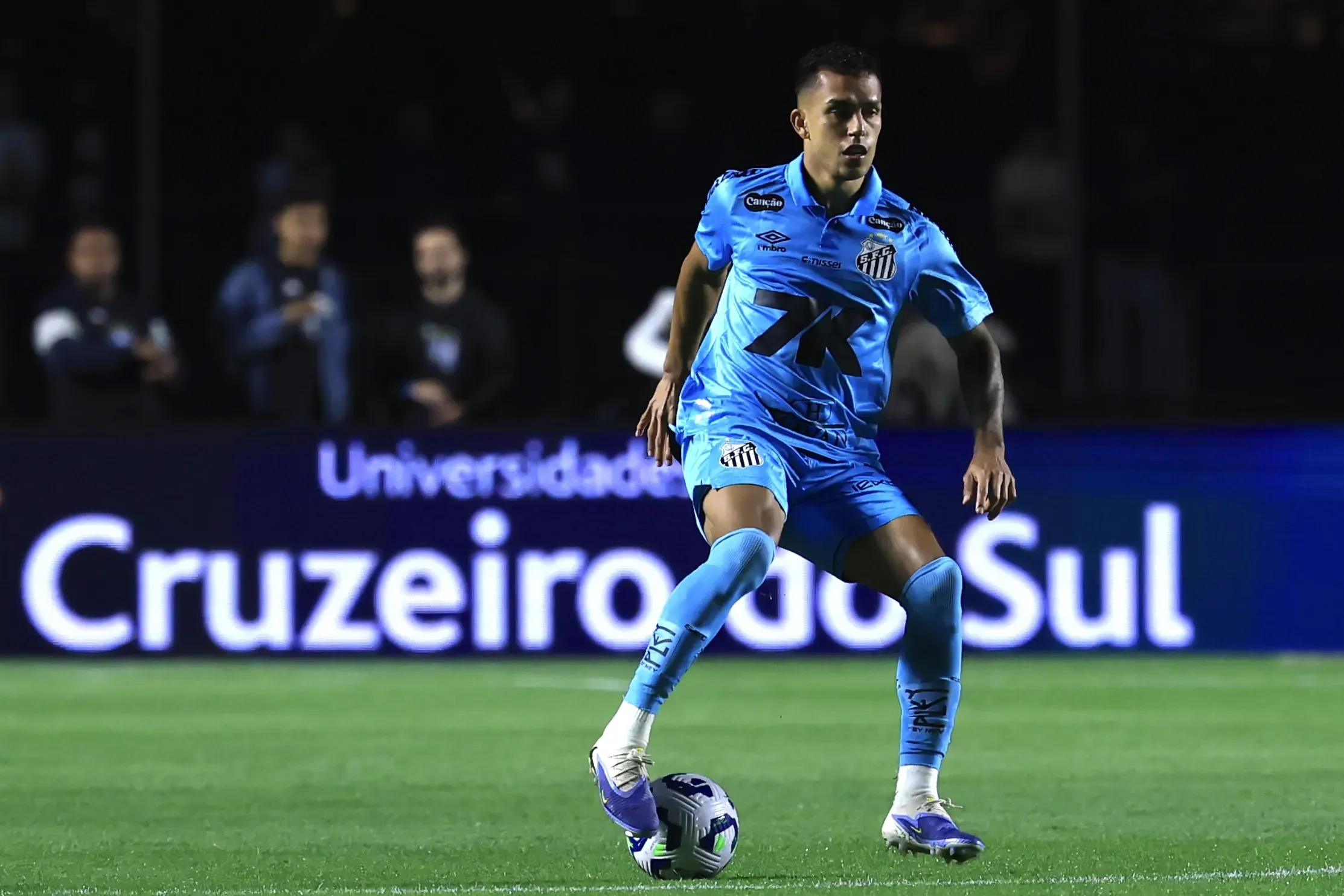 Igor Vinicius jogador do Santos durante partida contra o Juventude no estadio Morumbi pelo campeonato Brasileiro A 2025. Foto: Marcello Zambrana/AGIF