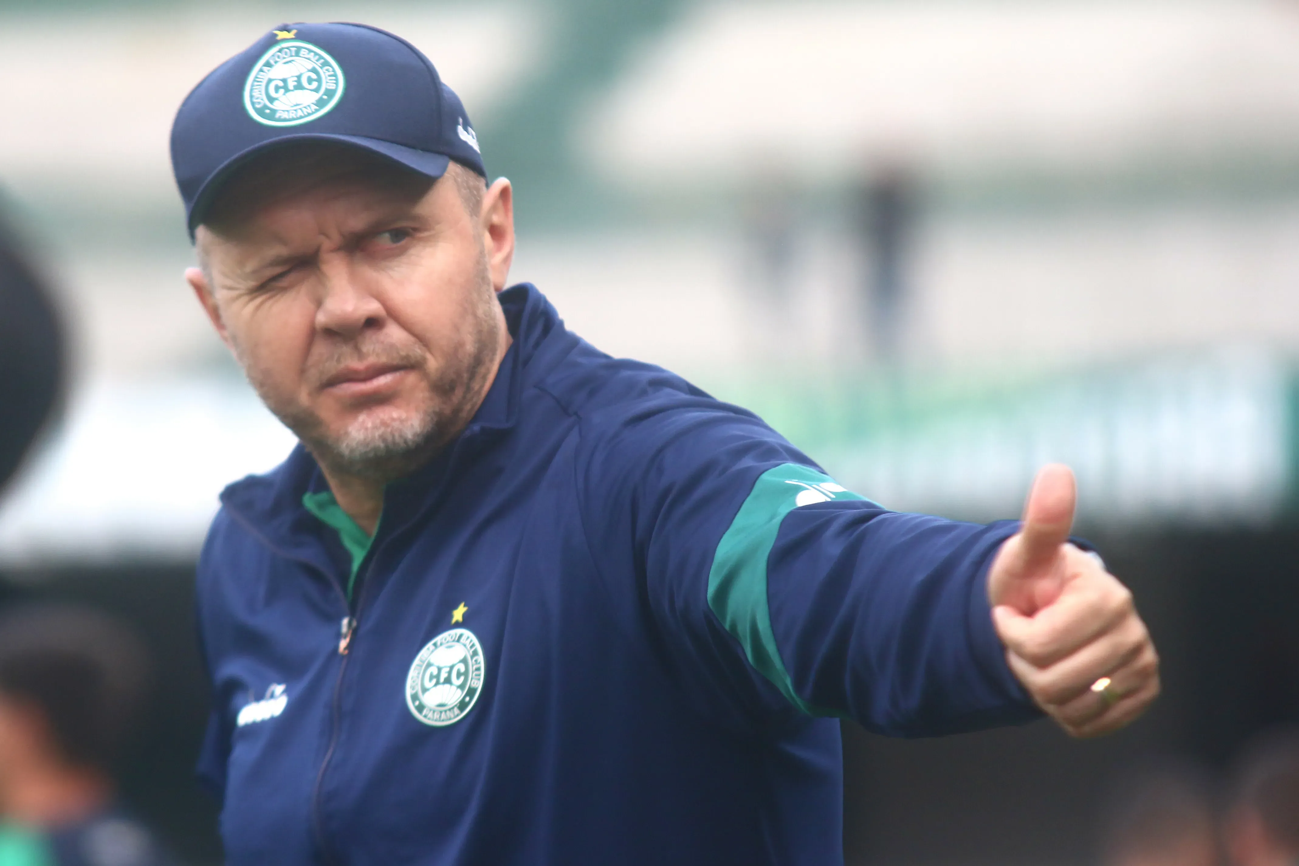 Mozart Santos, técnico do Coritiba. Foto: Gabriel Machado/AGIF